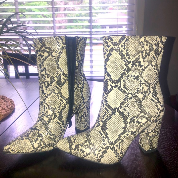 Snake skin boots - Picture 1 of 2